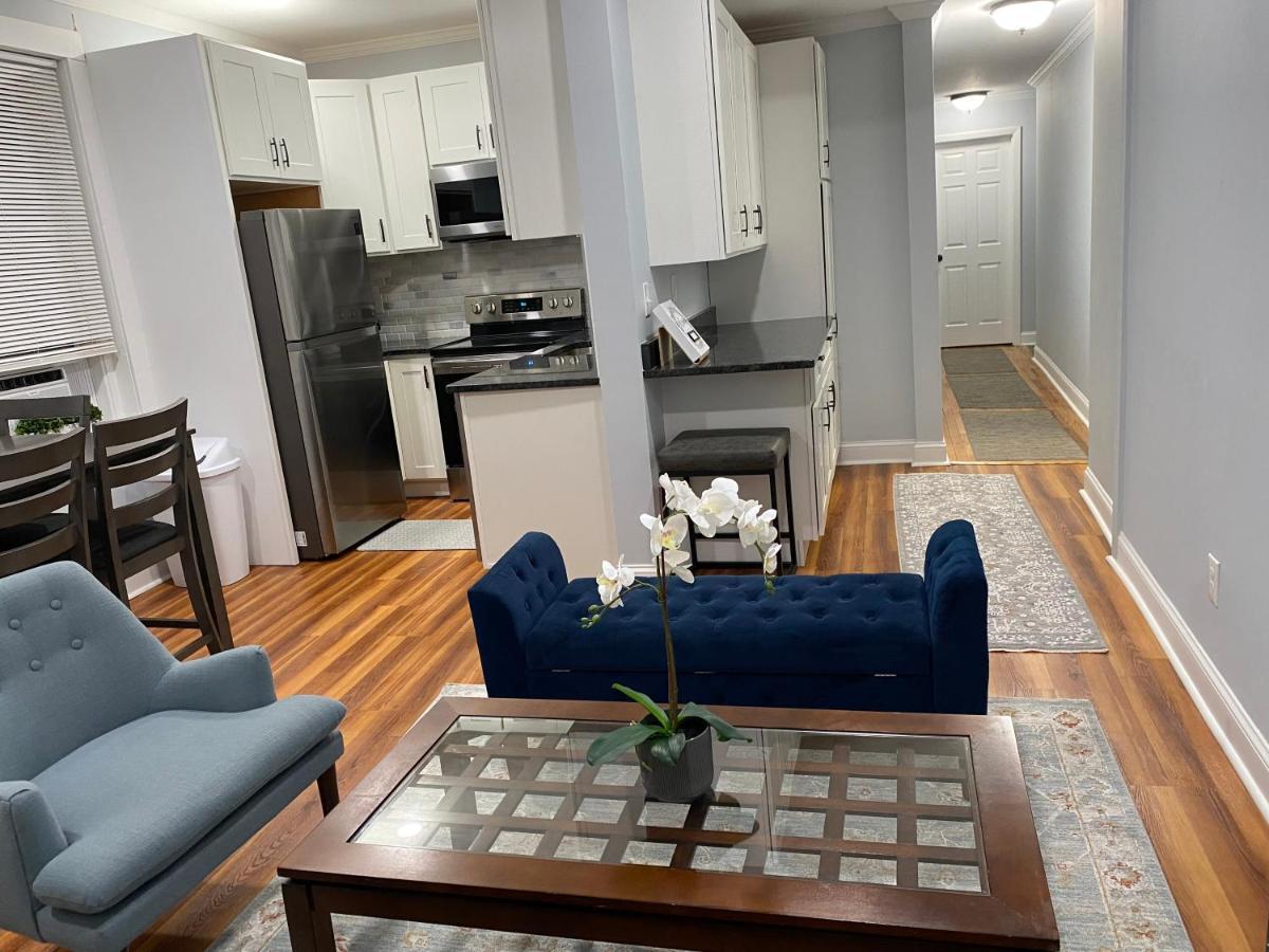 Spacious In Apartment *