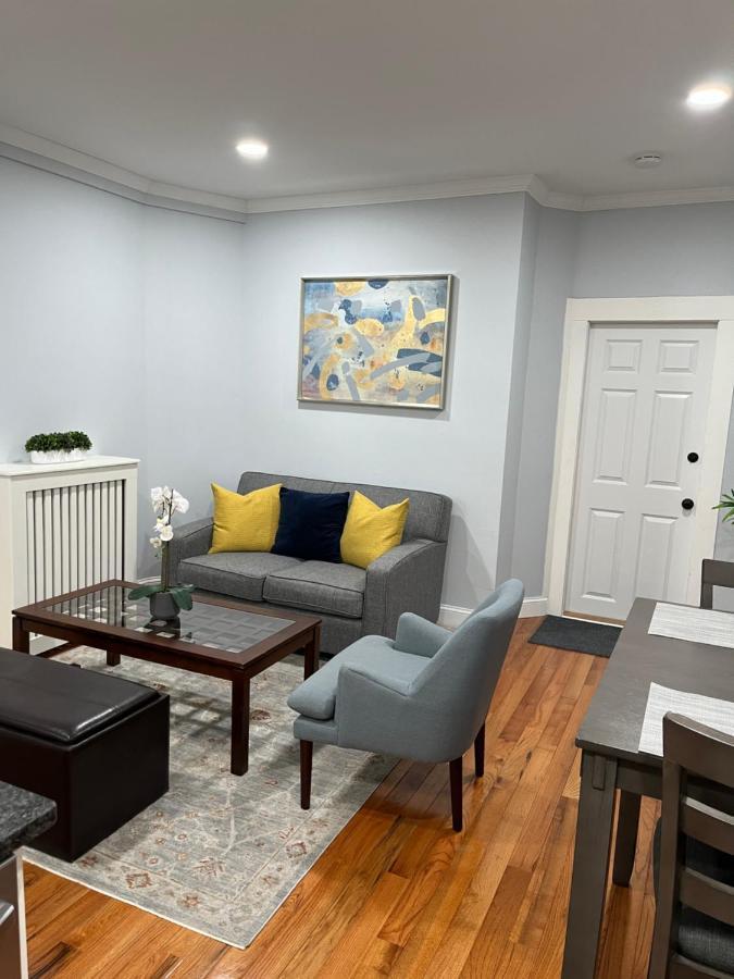 Spacious In Apartment *