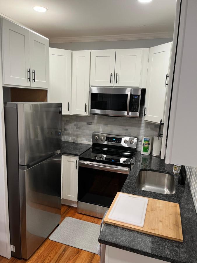 Spacious In Apartment *